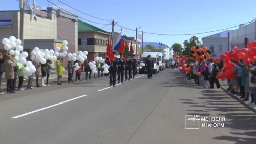 В День Победы по улицам Мензелинска торжественно прошла колонна