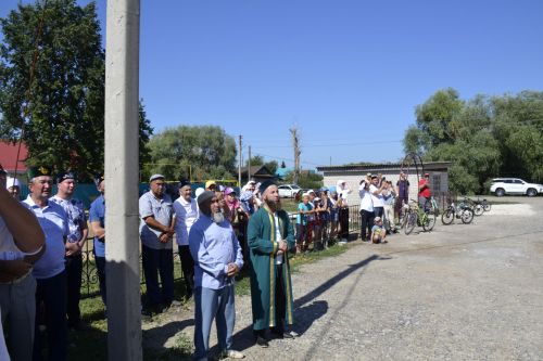 На минарет Аюской мечети установили полумесяц