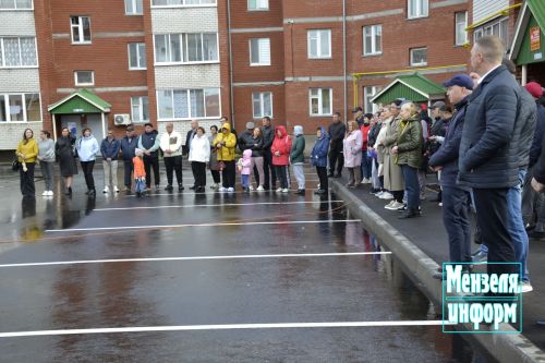 Минзәләдә тантаналы шартларда өч күп фатирлы йортның ишегалдысы ачылды
