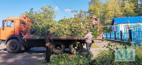 В субботнике на старом русском кладбище приняли участие и православные, и мусульмане