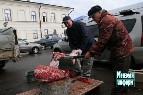 В Мензелинске прошла ярмарка осеннего изобилия