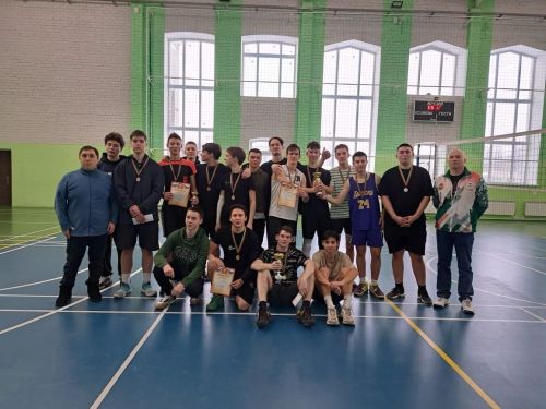 В Мензелинске прошел новогодний турнир по баскетболу