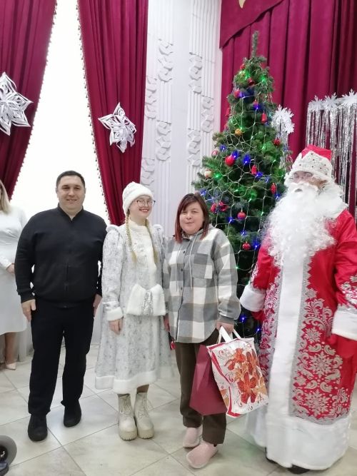 «Елка желаний» воплощает в реальность мечты детей