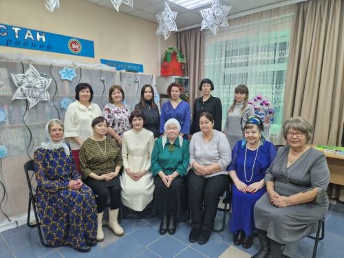 Мензелинская библиотека провела круглый стол, посвященный поэту Азату Мардану