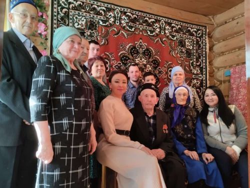 Жителя села Гулюково Масхута Мусина поздравили с 95-летием