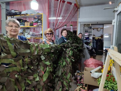 Волонтёры ветераны труда помогают бойцам в зоне СВО