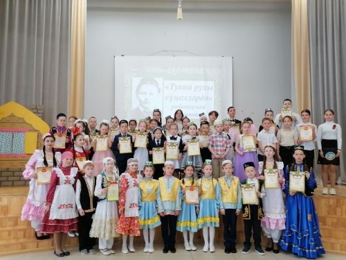 В средней школе № 1 города Мензелинска состоялся фестиваль под названием «Шагыйрь рухы безнең күңелләрдә»