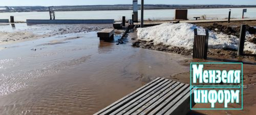 В Мензелинске воды весеннего половодья нашли свой путь