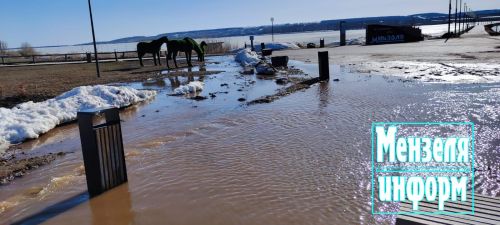 В Мензелинске воды весеннего половодья нашли свой путь