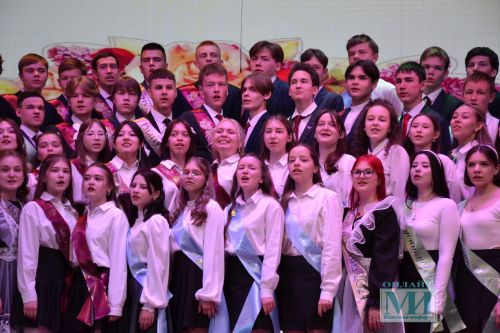 Бүген 1нче урта мәктәпнең 84 чыгарылыш укучысы өчен соңгы кыңгырау чыңлады