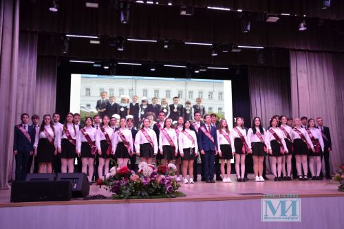Сегодня прозвенел последний звонок для 84 выпускников СОШ № 1