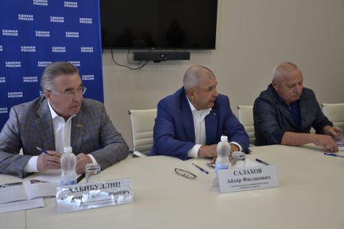 В Мензелинске состоялся важный разговор с депутатами Госсовета РТ