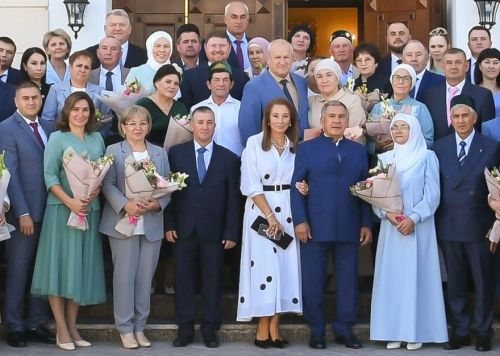 Семья Галиевых из Мензелинска побывала на встрече с Раисом РТ и его супругой