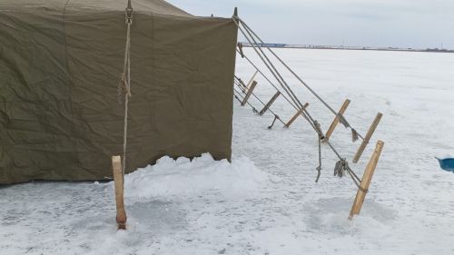 Над купелью на Набережной реки Мензели установили шатер