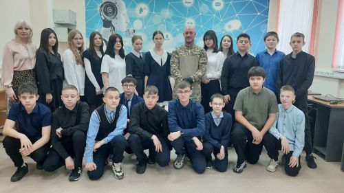 Участник СВО провел Урок мужества в средней школе № 2