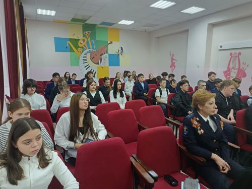 Профессия — Родину защищать: в средней школе № 2 прошла встреча с сотрудниками МВД