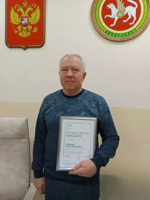 Средней школе № 2 Мензелинска вручена награда