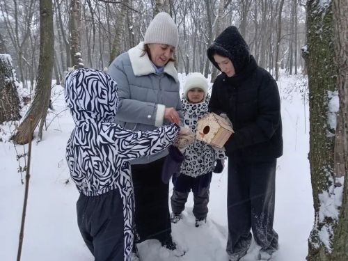 Забота начинается с детства: Учащиеся гимназии помогают пернатым