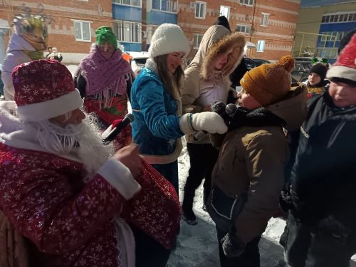 «Новогодний карнавал» на Гурьянова: Праздник, который объединил соседей