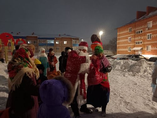 «Новогодний карнавал» на Гурьянова: Праздник, который объединил соседей