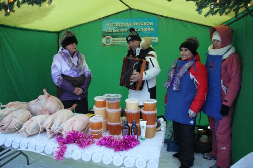 В Мензелинске состоялась предновогодняя ярмарка