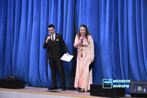 В Мензелинске прошла Новогодняя елка для отличников учебы