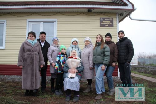 В селе Бикбулово Мензелинского района на доме, где живет афганец Флюс Усманов, установлена памятная доска