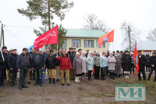 В селе Бикбулово Мензелинского района на доме, где живет афганец Флюс Усманов, установлена памятная доска