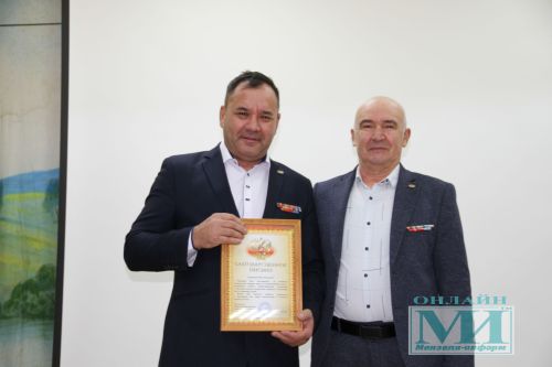 В селе Бикбулово Мензелинского района на доме, где живет афганец Флюс Усманов, установлена памятная доска