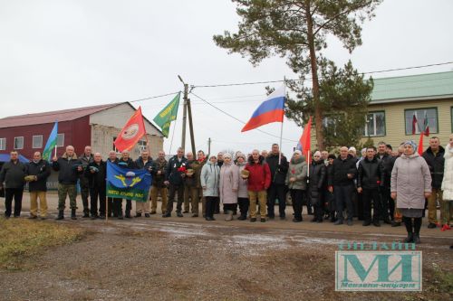 В селе Бикбулово Мензелинского района на доме, где живет афганец Флюс Усманов, установлена памятная доска