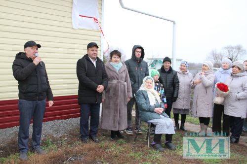 В селе Бикбулово Мензелинского района на доме, где живет афганец Флюс Усманов, установлена памятная доска