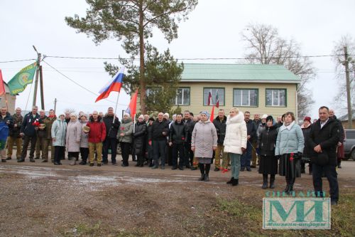 В селе Бикбулово Мензелинского района на доме, где живет афганец Флюс Усманов, установлена памятная доска