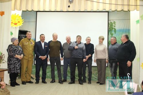 В селе Бикбулово Мензелинского района на доме, где живет афганец Флюс Усманов, установлена памятная доска
