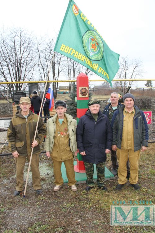 В селе Бикбулово Мензелинского района на доме, где живет афганец Флюс Усманов, установлена памятная доска