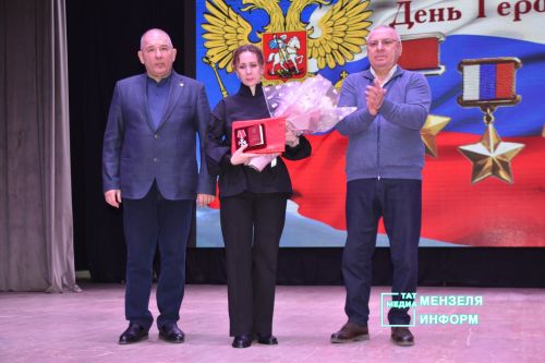 В День героев Отечества мамам бойцов были вручены награды сыновей