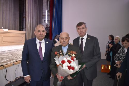 Михаил Тихонов и Хасанзян Гатауллин стали почетными гражданами Мензелинского района