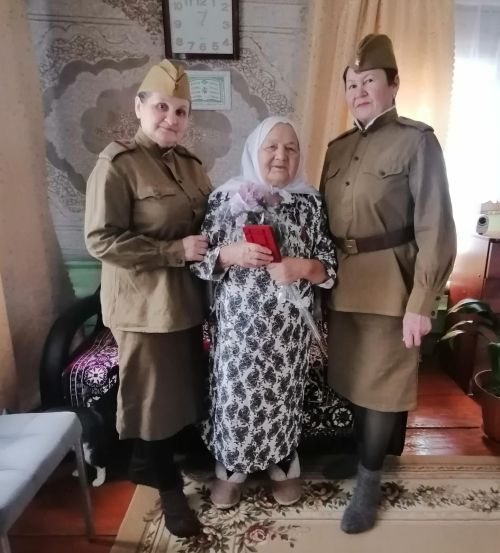 Ветеранам тыла, проживающим в Бикбуловском сельском поселении, вручены юбилейные медали