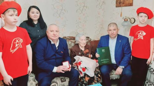 Ветерану Великой Отечественной войны Пелагие Казаковой вручили медаль 80 лет Победы