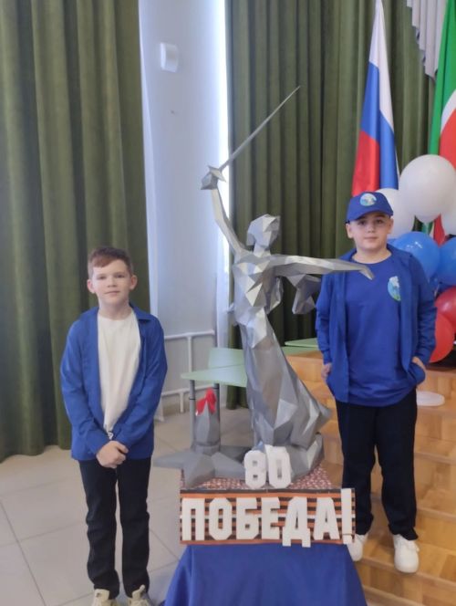 В средней школе #2 г. Мензелинск сделали Символ Победы