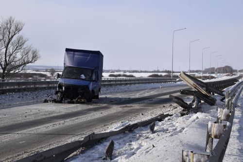 На мосту у села Коноваловка произошла авария