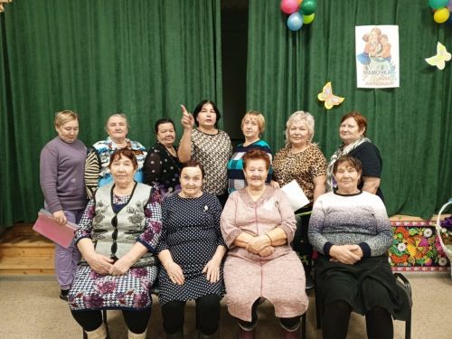 Жители Старого Мазина плетут маскировочные сети