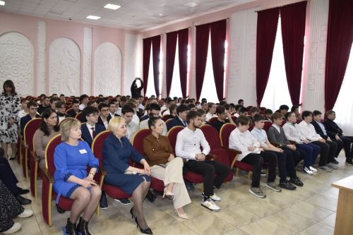 В педагогическом колледже открыли памятную доску
