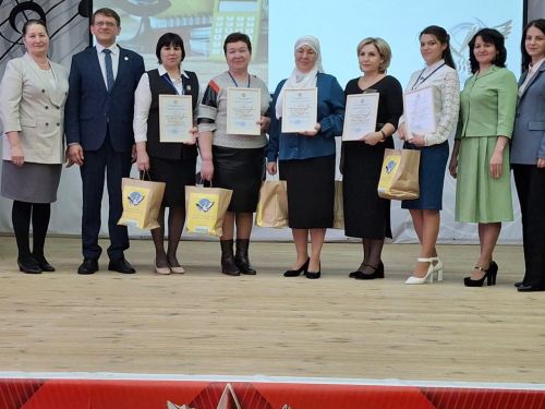 Три педагога представили Мензелинский район в зональном туре конкурса «Учитель года России −2025»