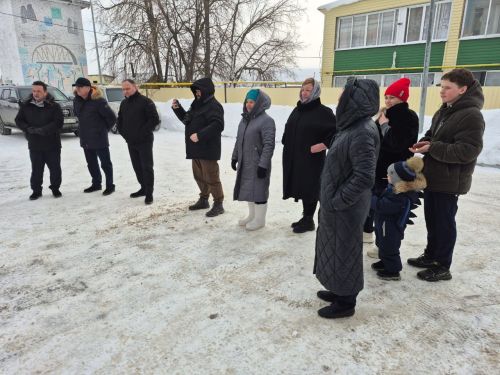 Благородные мужчины из Мензелинска отправили на фронт машину