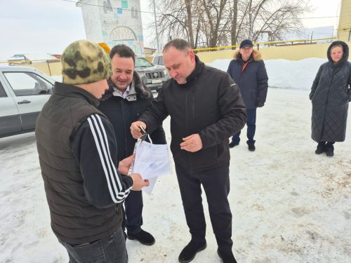 Благородные мужчины из Мензелинска отправили на фронт машину