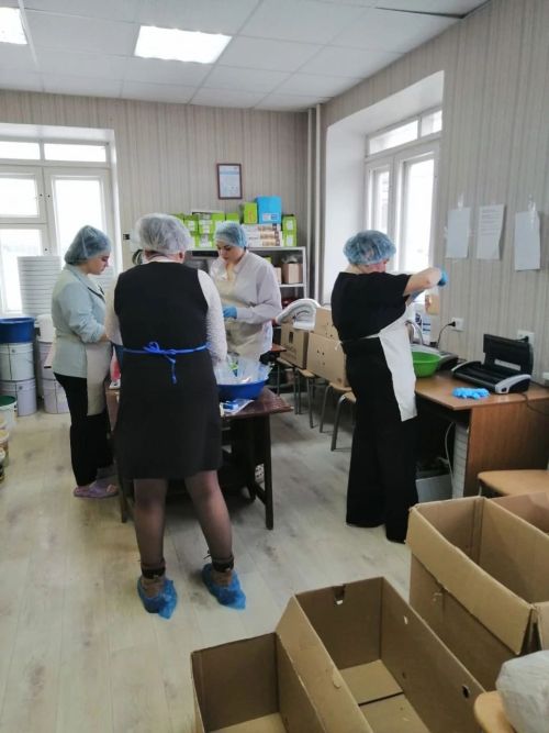 Сотрудники, воспитанники школы-интерната помогают и бойцам СВО, и пожилым