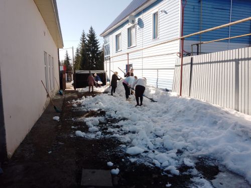 В Мензелинске проходит общегородской субботник