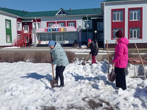 В Мензелинске проходит общегородской субботник