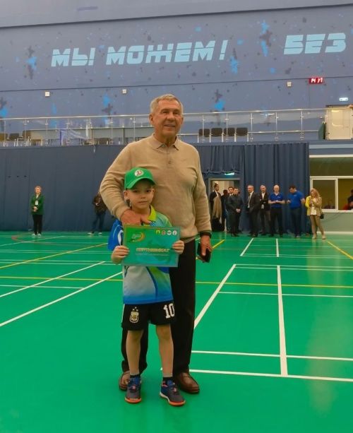 Рустам Минниханов поздравил  юного теннисиста Данеля Ситдикова