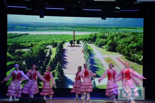Минзәләдә Халыкара хатын-кызлар көне уңаеннан бәйрәм концерты узды